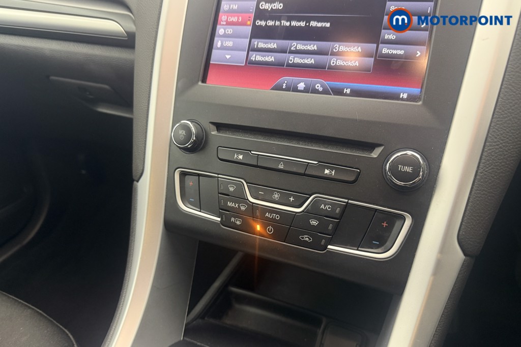 Ford Mondeo Zetec Manual Petrol Hatchback - Stock Number (1616243) - 3rd supplementary image