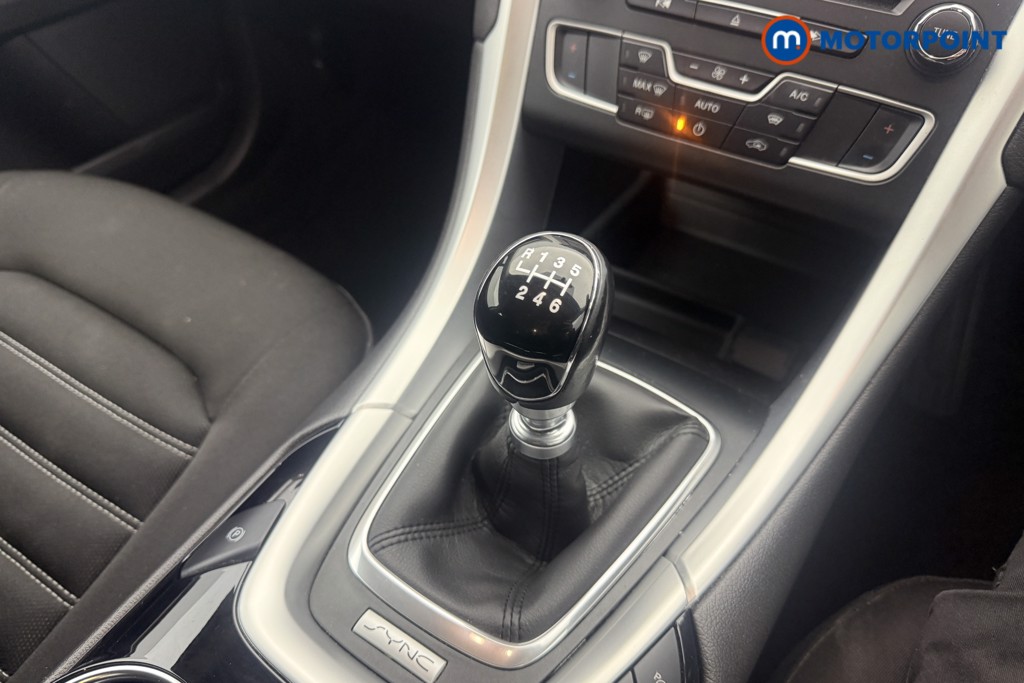 Ford Mondeo Zetec Manual Petrol Hatchback - Stock Number (1616243) - 4th supplementary image