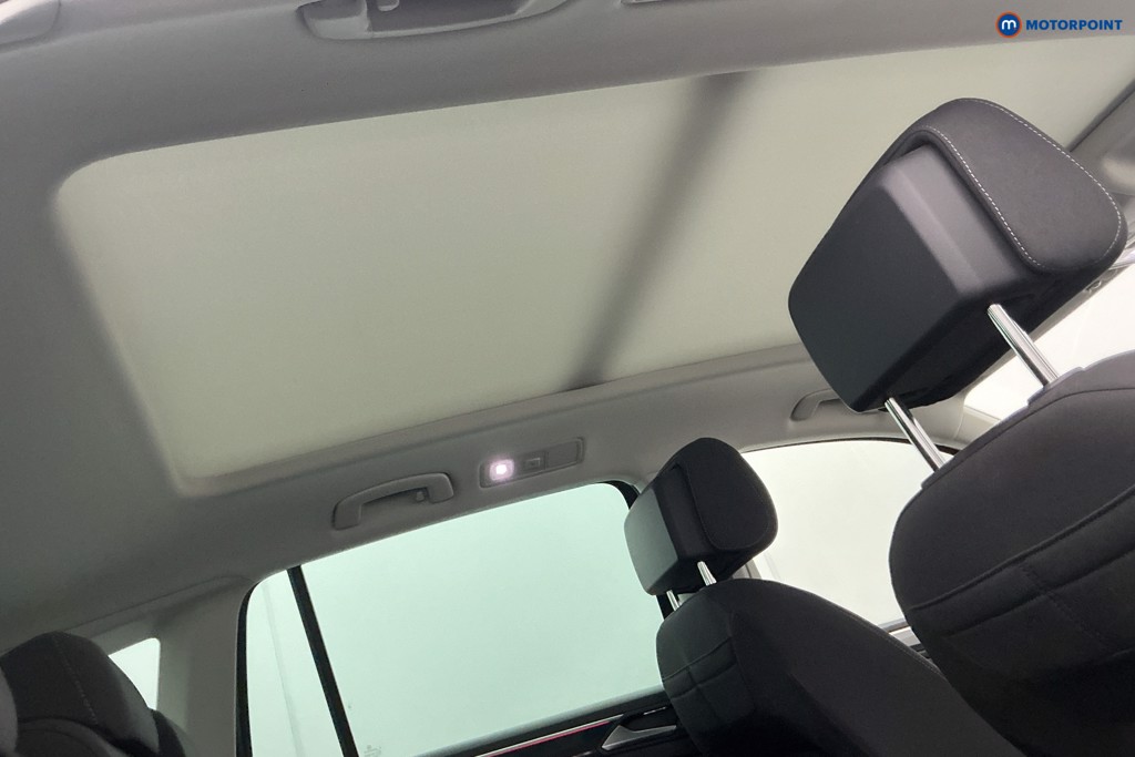 Volkswagen Tiguan Elegance Automatic Petrol Plug-In Hybrid SUV - Stock Number (1616616) - 9th supplementary image