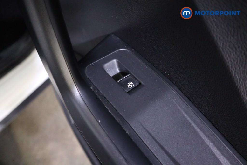 Volkswagen T-Roc R-Line Automatic Petrol SUV - Stock Number (1620509) - 22nd supplementary image