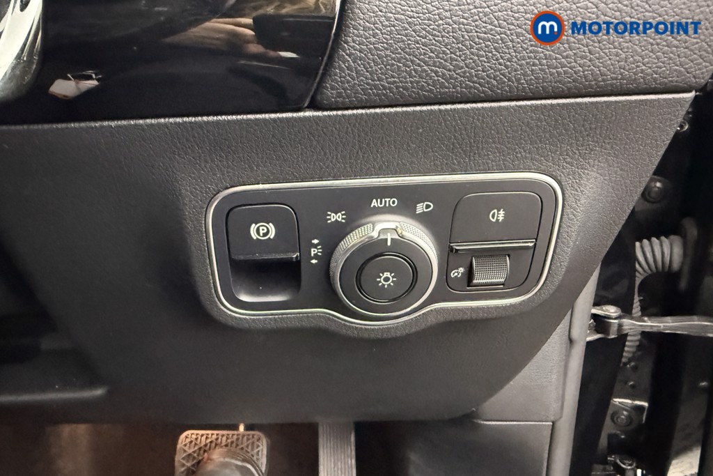 Mercedes-Benz B Class Sport Automatic Diesel Hatchback - Stock Number (1620711) - 9th supplementary image