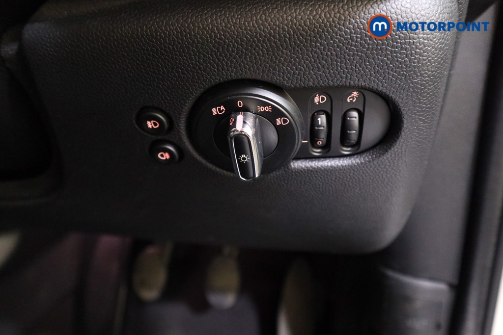 Mini Hatchback Cooper Classic Manual Petrol Hatchback - Stock Number (1620864) - 11th supplementary image