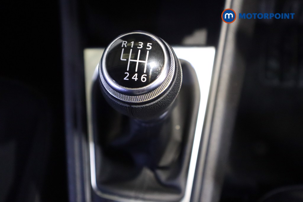 Renault Captur Iconic Manual Petrol SUV - Stock Number (1620942) - 5th supplementary image