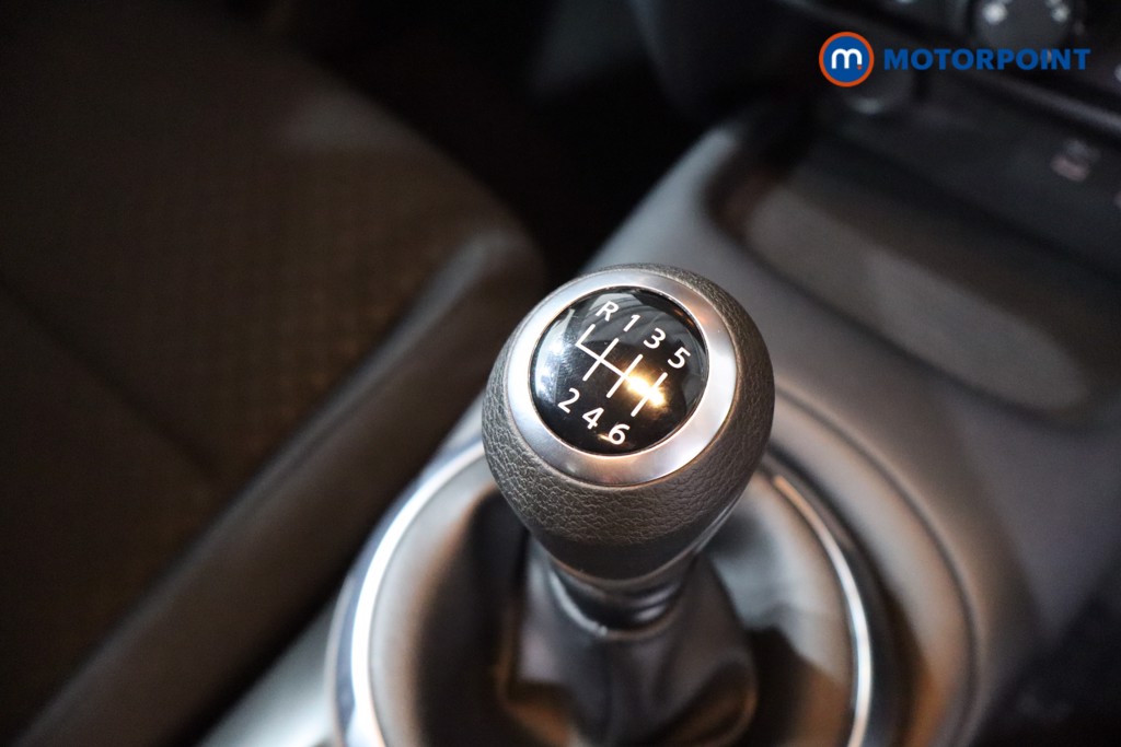 Nissan Juke Acenta Premium Manual Petrol SUV - Stock Number (1621213) - 21st supplementary image