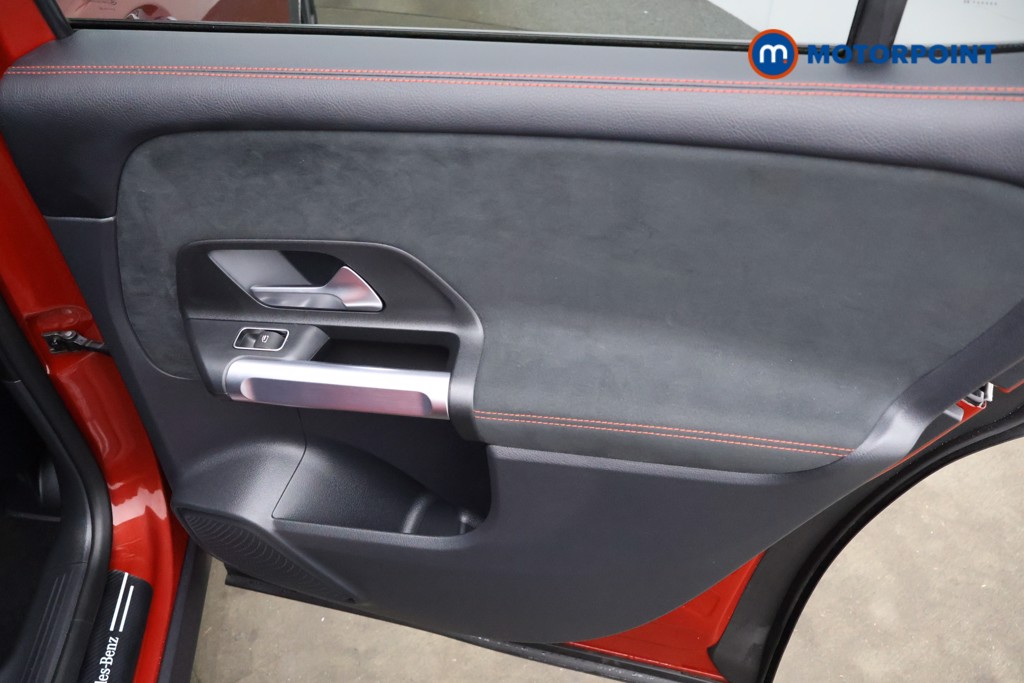 Mercedes-Benz GLB Amg Line Automatic Petrol SUV - Stock Number (1623094) - 13th supplementary image