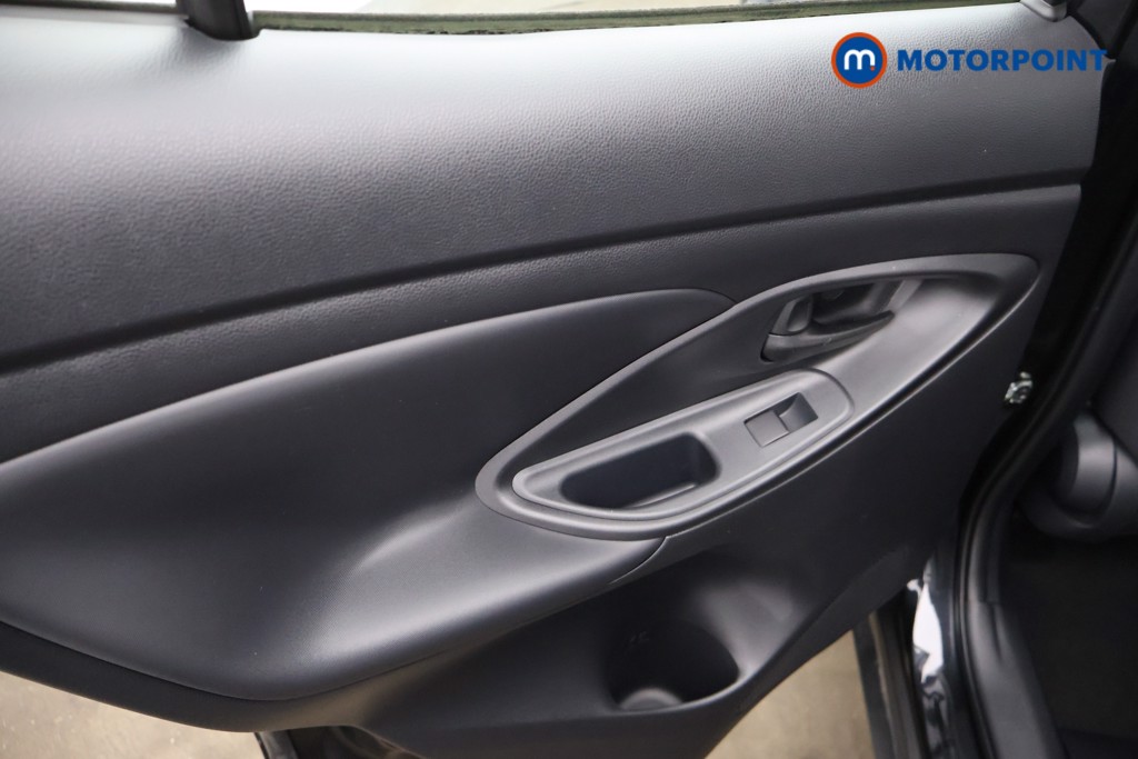 Toyota Yaris Cross Icon Automatic Petrol-Electric Hybrid Estate - Stock Number (1623396) - 16th supplementary image