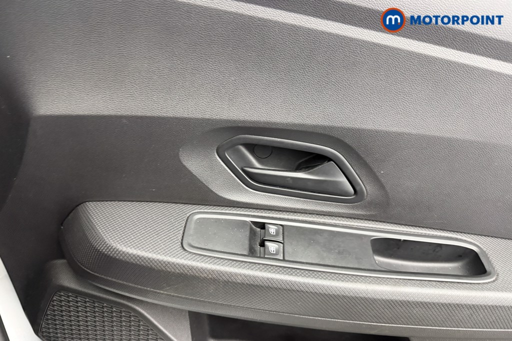 Dacia Sandero Essential Manual Petrol Hatchback - Stock Number (1604935) - 7th supplementary image