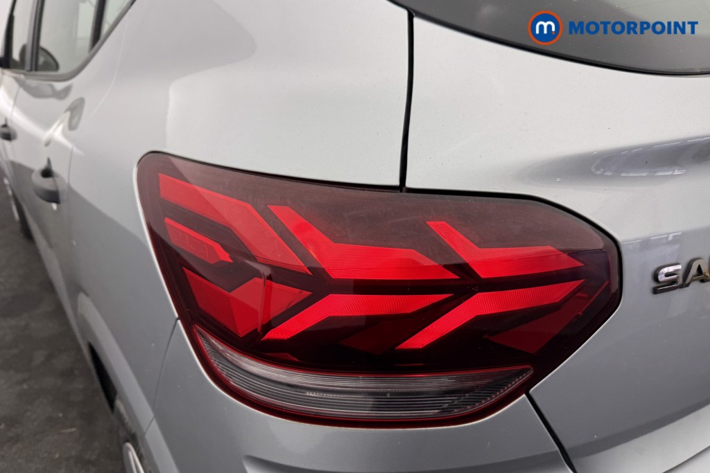 Dacia Sandero Essential Manual Petrol Hatchback - Stock Number (1604935) - 13th supplementary image
