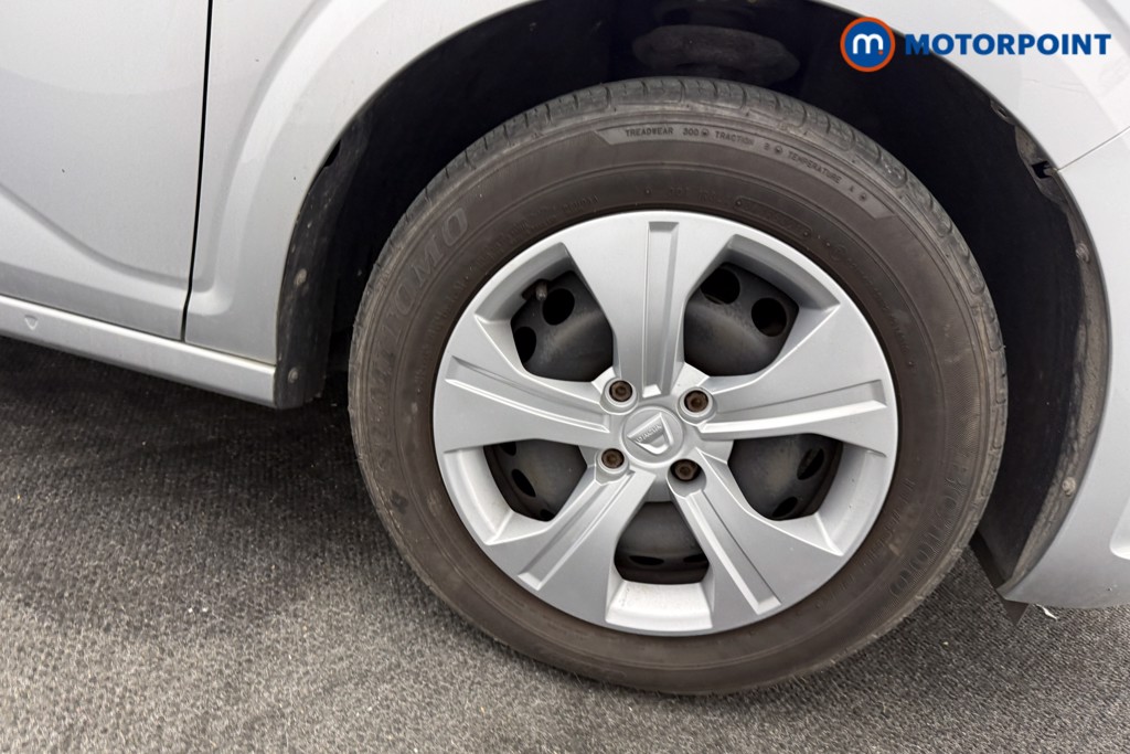 Dacia Sandero Essential Manual Petrol Hatchback - Stock Number (1604935) - 16th supplementary image