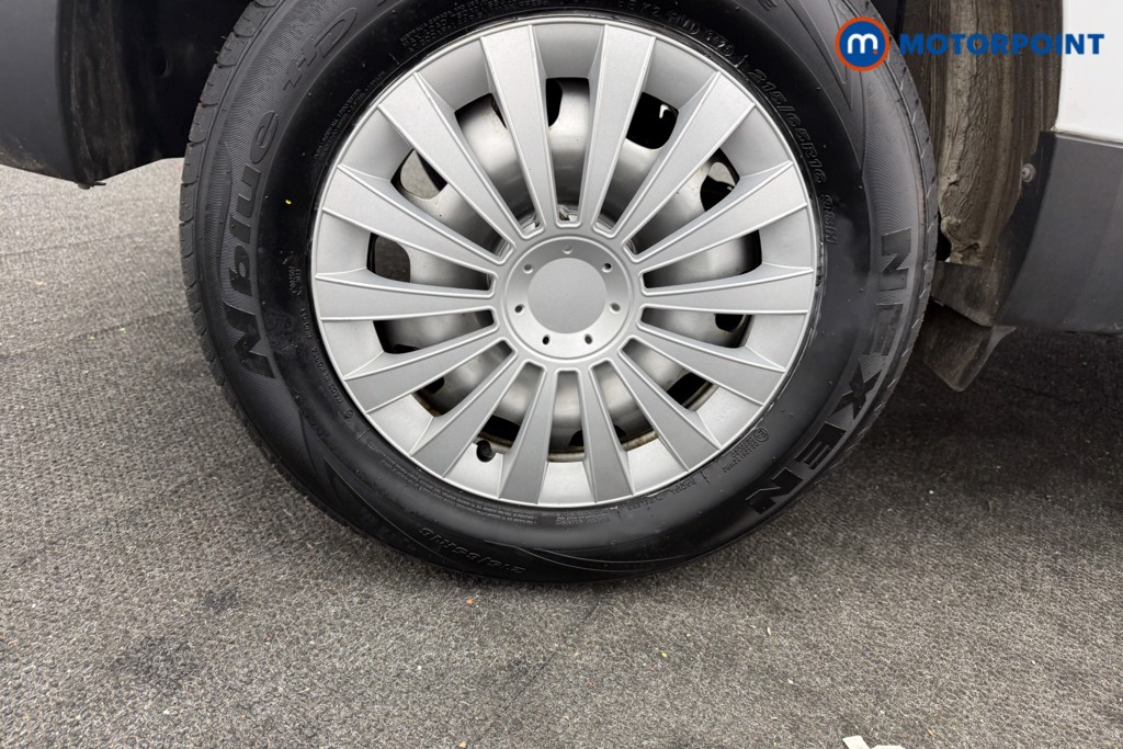 Dacia Duster Access Manual Petrol SUV - Stock Number (1610038) - 16th supplementary image