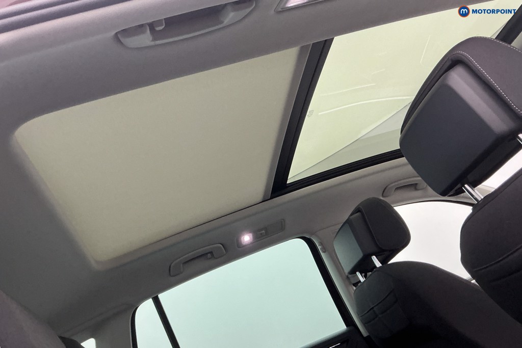 Volkswagen Tiguan Elegance Automatic Petrol SUV - Stock Number (1613716) - 16th supplementary image