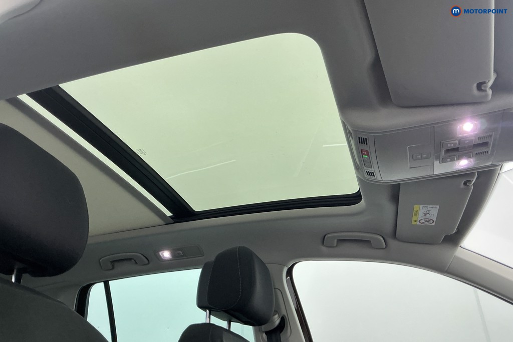 Volkswagen Tiguan Elegance Automatic Petrol SUV - Stock Number (1613716) - 17th supplementary image