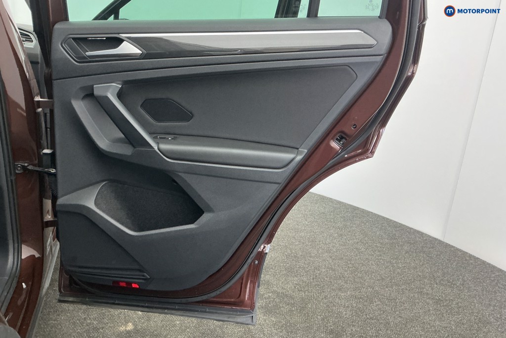 Volkswagen Tiguan Elegance Automatic Petrol SUV - Stock Number (1613716) - 32nd supplementary image