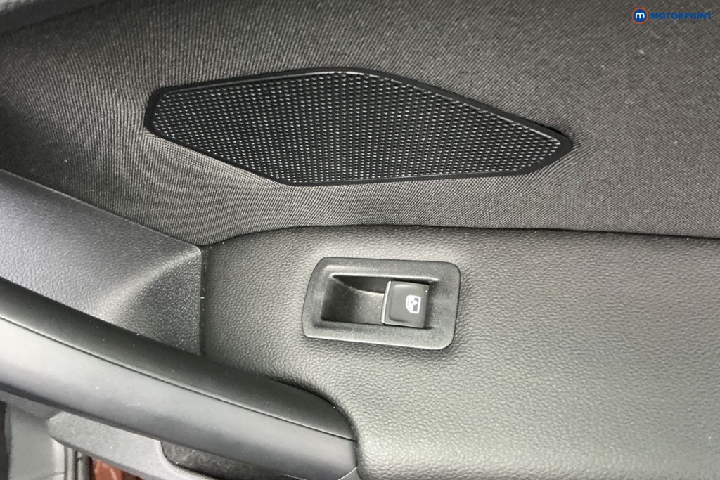 Volkswagen Tiguan Elegance Automatic Petrol SUV - Stock Number (1613716) - 33rd supplementary image