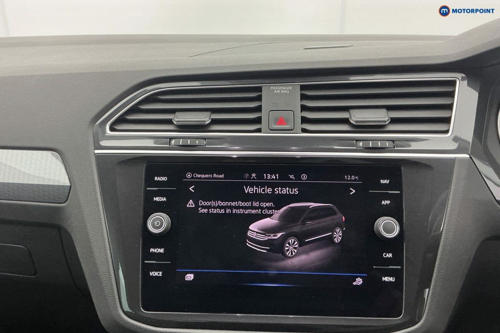Volkswagen Tiguan Life Automatic Petrol SUV - Stock Number (1616320) - 2nd supplementary image
