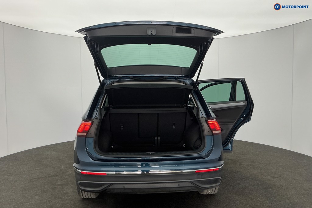 Volkswagen Tiguan Life Automatic Petrol SUV - Stock Number (1616320) - 4th supplementary image