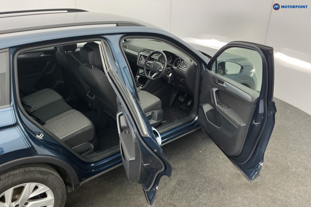 Volkswagen Tiguan Life Automatic Petrol SUV - Stock Number (1616320) - 5th supplementary image