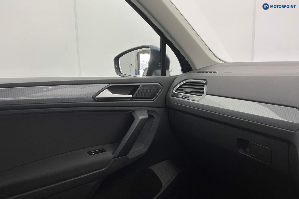 Volkswagen Tiguan Life Automatic Petrol SUV - Stock Number (1616320) - 22nd supplementary image