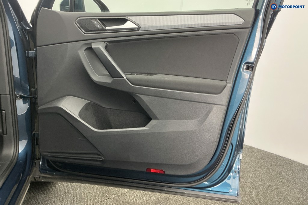 Volkswagen Tiguan Life Automatic Petrol SUV - Stock Number (1616320) - 26th supplementary image