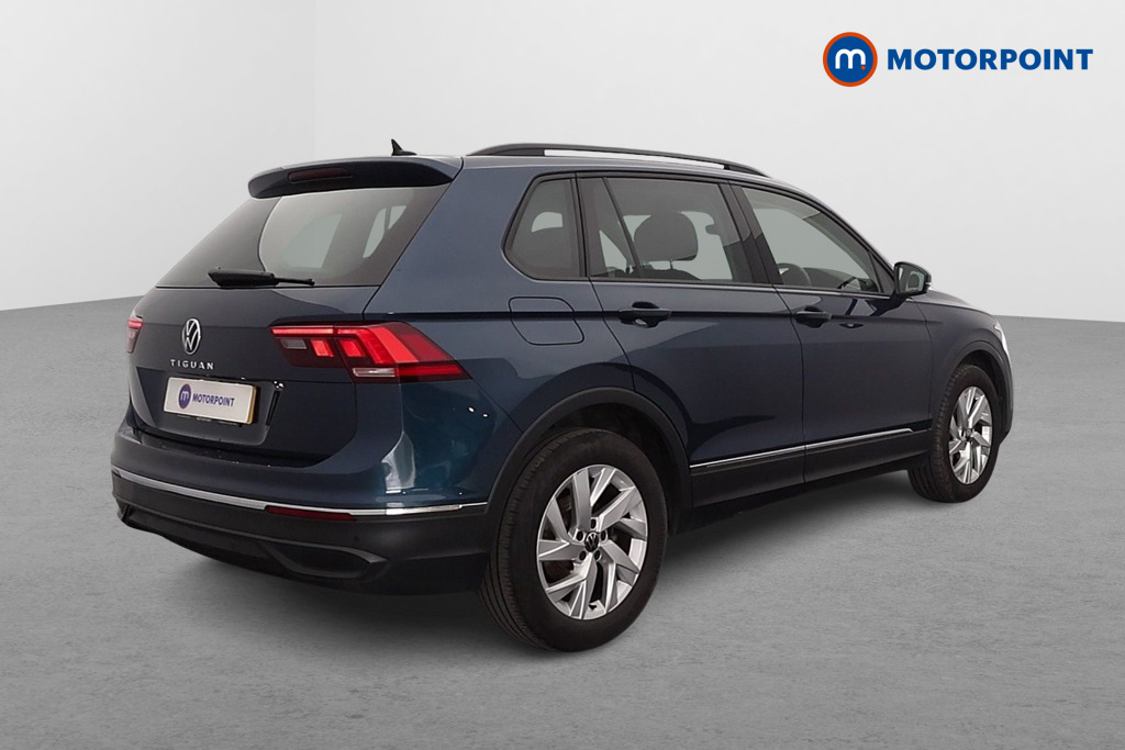 Volkswagen Tiguan Life Automatic Petrol SUV - Stock Number (1616320) - Drivers side rear corner