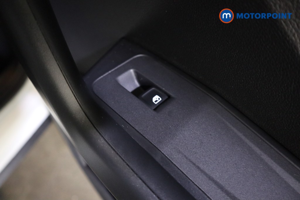 Volkswagen T-Roc Life Manual Petrol SUV - Stock Number (1616539) - 20th supplementary image