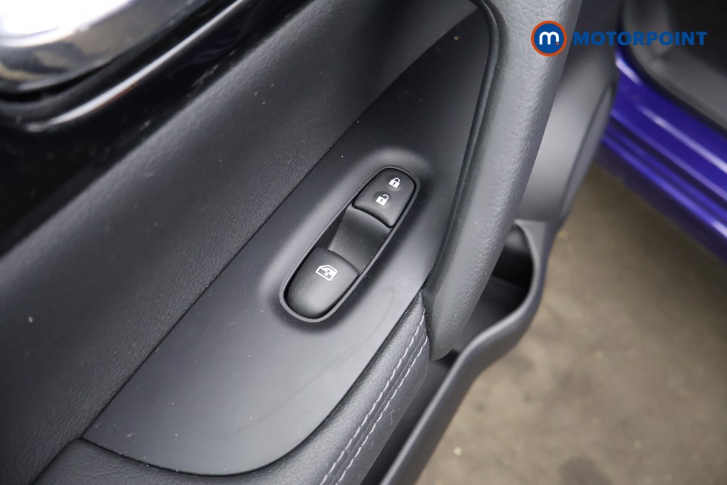 Nissan Qashqai Acenta Premium Manual Petrol SUV - Stock Number (1618988) - 32nd supplementary image