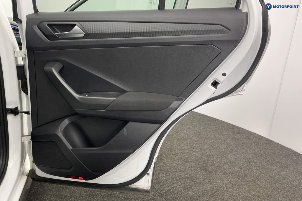Volkswagen T-Roc Design Manual Diesel SUV - Stock Number (1619298) - 29th supplementary image