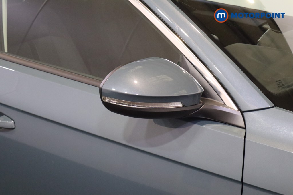 Volkswagen T-Roc Life Manual Petrol SUV - Stock Number (1619353) - 25th supplementary image