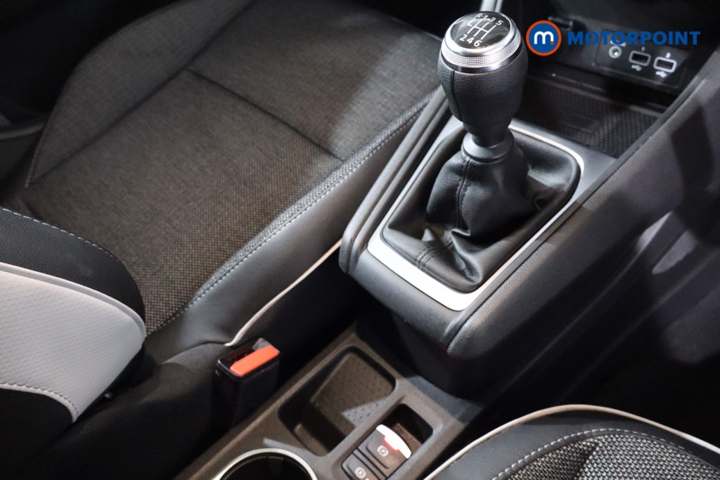 Renault Captur Techno Manual Petrol SUV - Stock Number (1619978) - 19th supplementary image