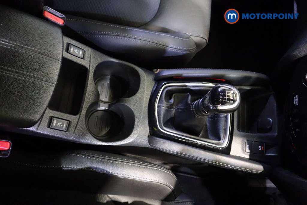 Nissan Qashqai Tekna Manual Diesel SUV - Stock Number (1621044) - 6th supplementary image