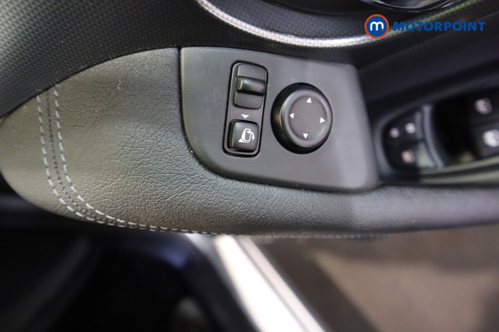 Nissan Qashqai Tekna Manual Diesel SUV - Stock Number (1621044) - 16th supplementary image