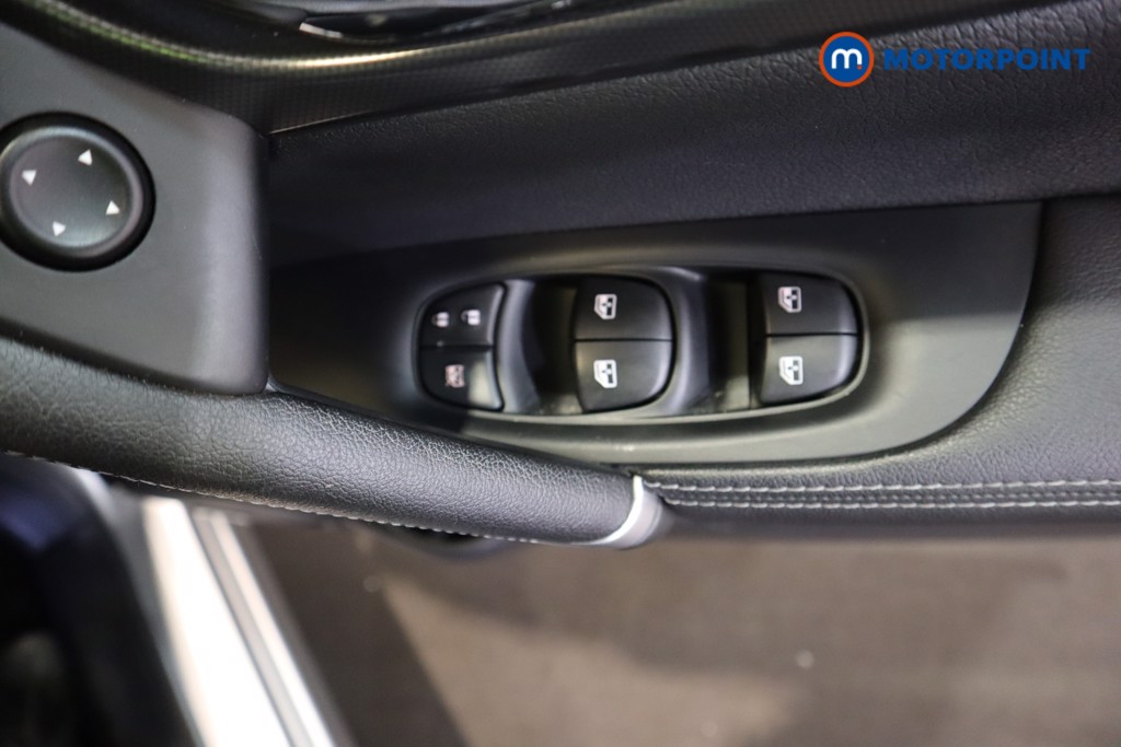 Nissan Qashqai Tekna Manual Diesel SUV - Stock Number (1621044) - 17th supplementary image