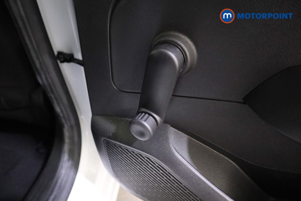 Renault Clio Play Manual Petrol Hatchback - Stock Number (1621089) - 16th supplementary image