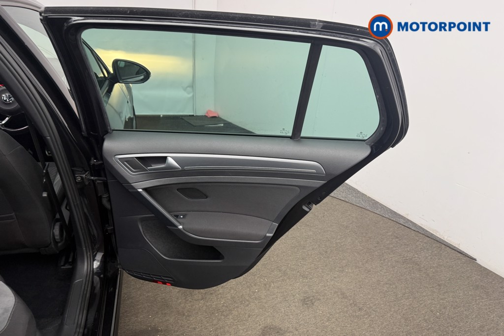 Volkswagen Golf R-Line Automatic Diesel Hatchback - Stock Number (1622098) - 13th supplementary image