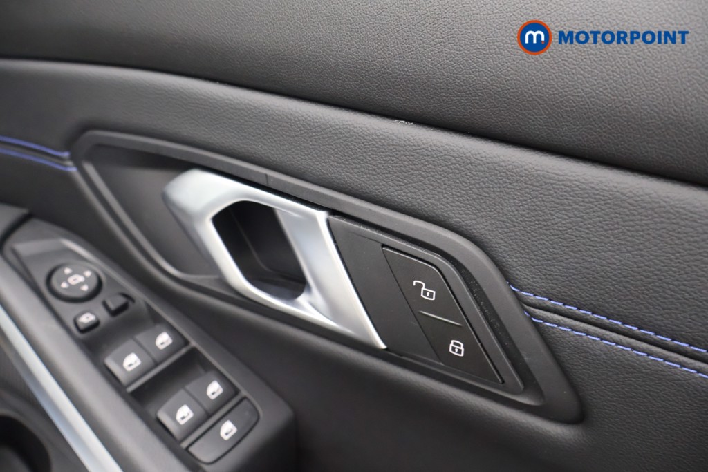 BMW 3 Series M Sport Automatic Petrol Plug-In Hybrid Saloon - Stock Number (1625519) - 23rd supplementary image