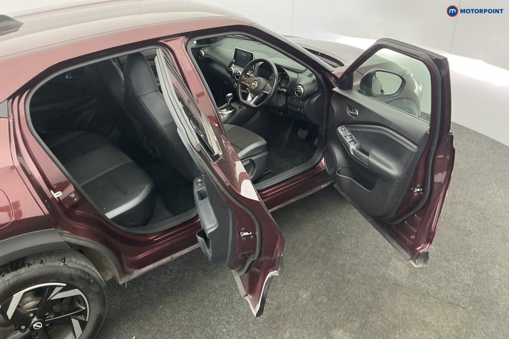 Nissan Juke N-Connecta Automatic Petrol SUV - Stock Number (1615227) - 5th supplementary image