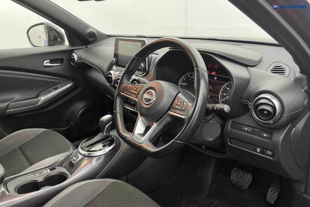 Nissan Juke N-Connecta Automatic Petrol SUV - Stock Number (1615227) - 9th supplementary image