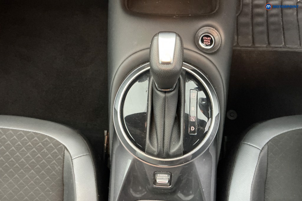 Nissan Juke N-Connecta Automatic Petrol SUV - Stock Number (1615227) - 19th supplementary image