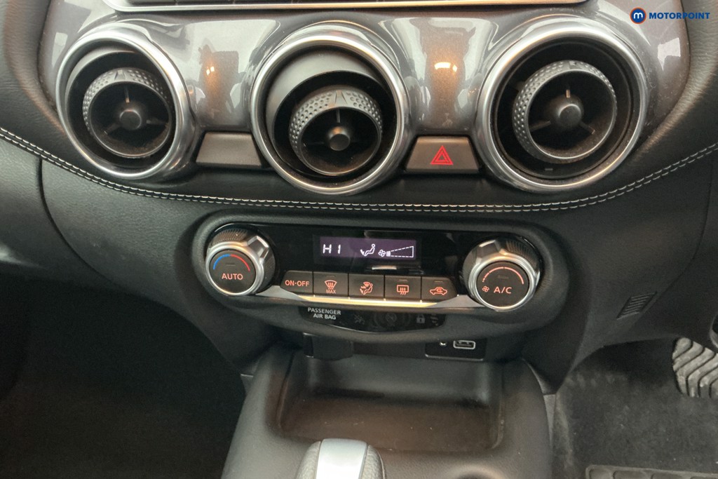 Nissan Juke N-Connecta Automatic Petrol SUV - Stock Number (1615227) - 21st supplementary image