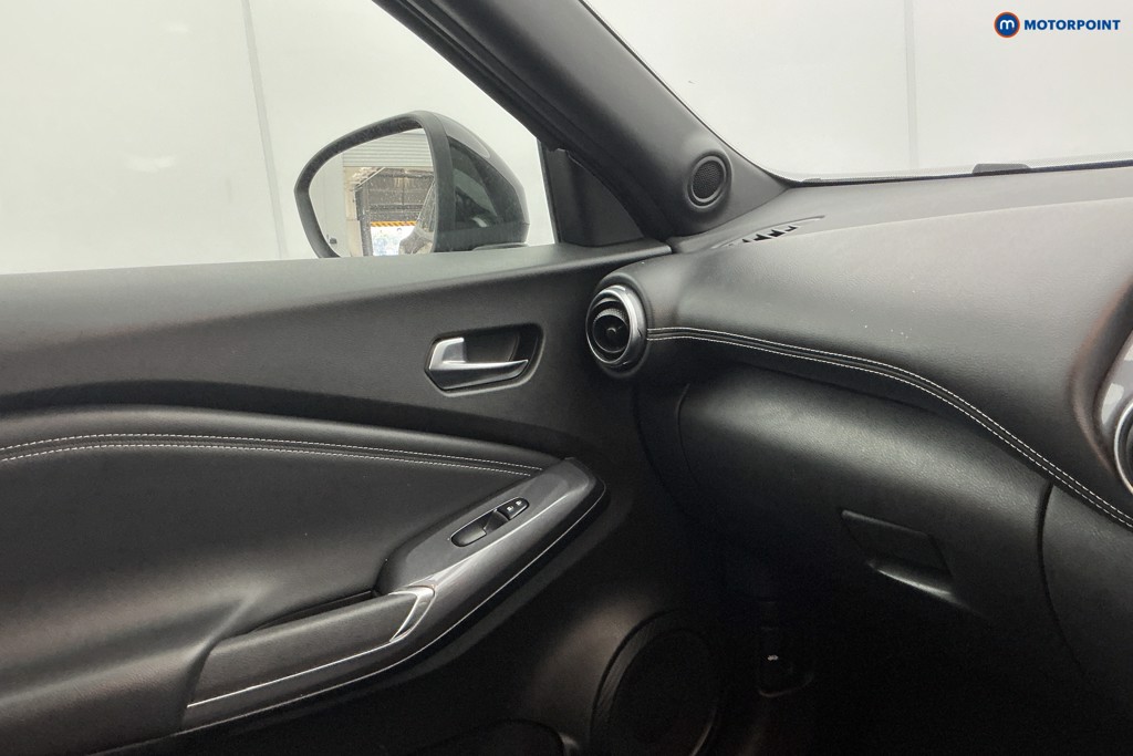 Nissan Juke N-Connecta Automatic Petrol SUV - Stock Number (1615227) - 23rd supplementary image