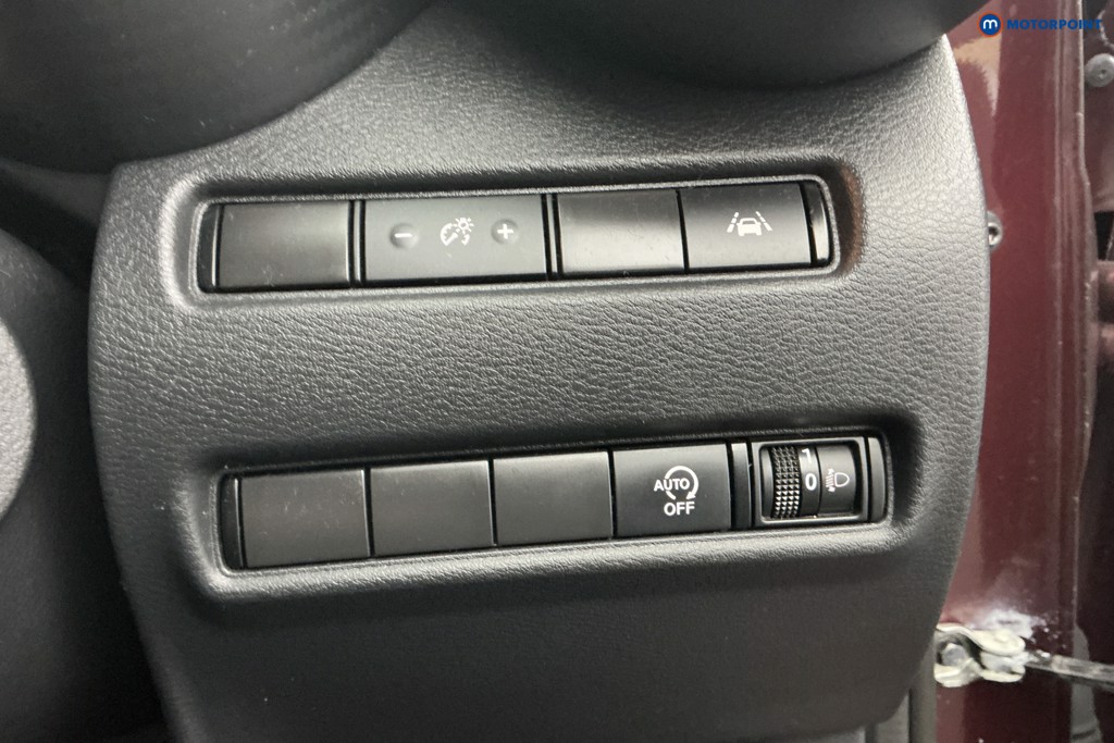 Nissan Juke N-Connecta Automatic Petrol SUV - Stock Number (1615227) - 26th supplementary image