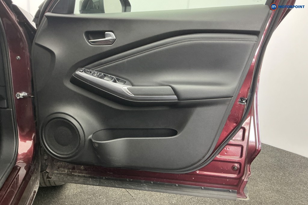 Nissan Juke N-Connecta Automatic Petrol SUV - Stock Number (1615227) - 27th supplementary image