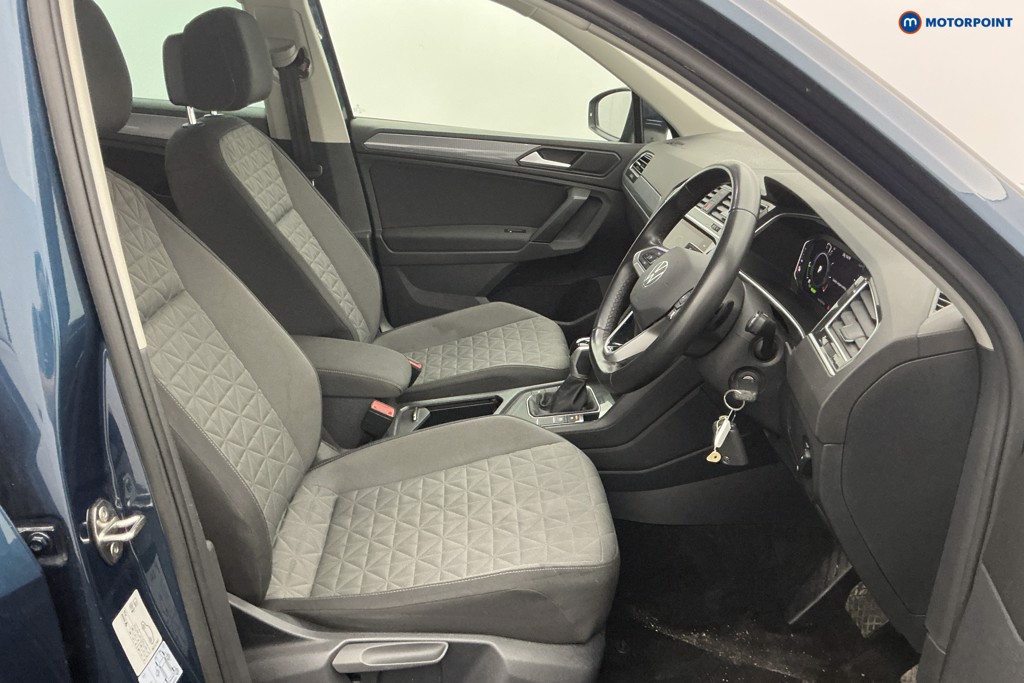 Volkswagen Tiguan Life Automatic Petrol Plug-In Hybrid SUV - Stock Number (1618637) - 7th supplementary image