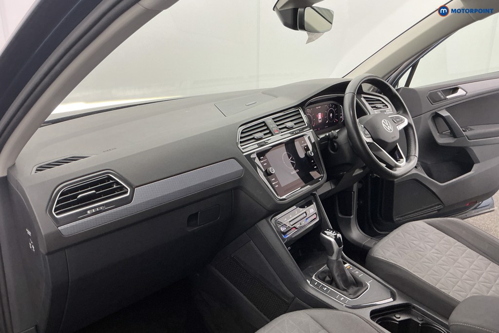 Volkswagen Tiguan Life Automatic Petrol Plug-In Hybrid SUV - Stock Number (1618637) - 10th supplementary image