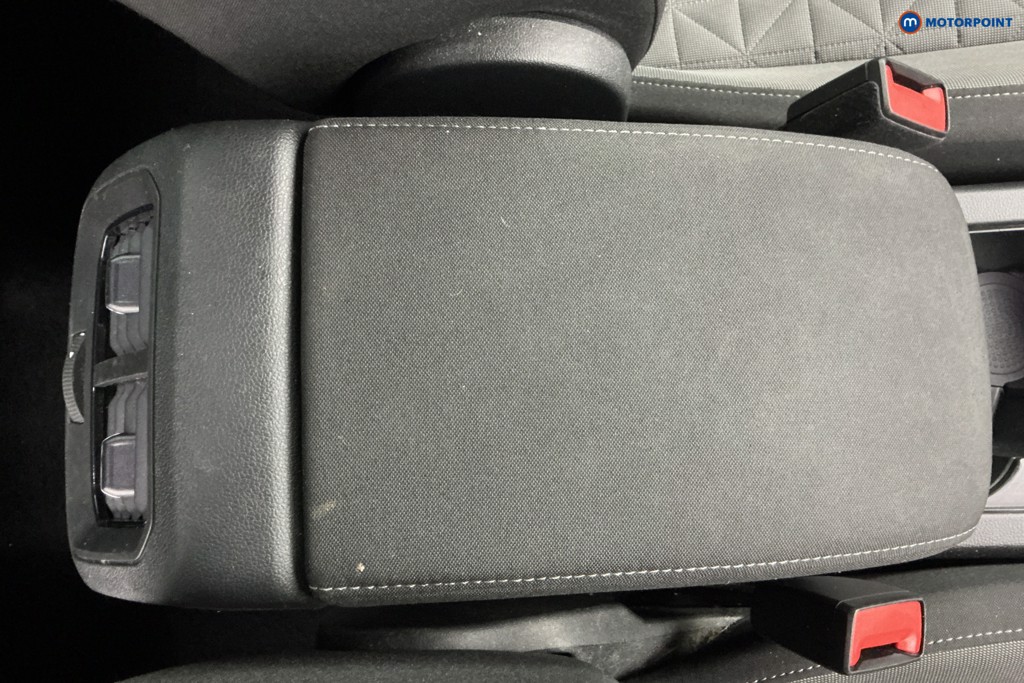 Volkswagen Tiguan Life Automatic Petrol Plug-In Hybrid SUV - Stock Number (1618637) - 18th supplementary image