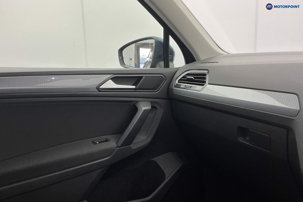 Volkswagen Tiguan Life Automatic Petrol Plug-In Hybrid SUV - Stock Number (1618637) - 23rd supplementary image