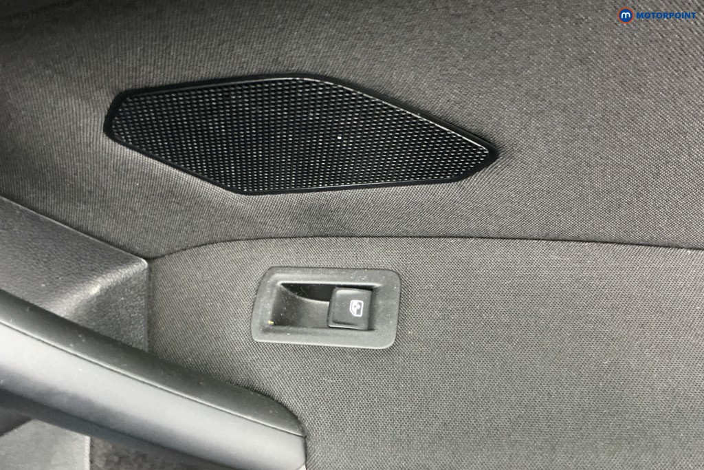 Volkswagen Tiguan Life Automatic Petrol Plug-In Hybrid SUV - Stock Number (1618637) - 32nd supplementary image