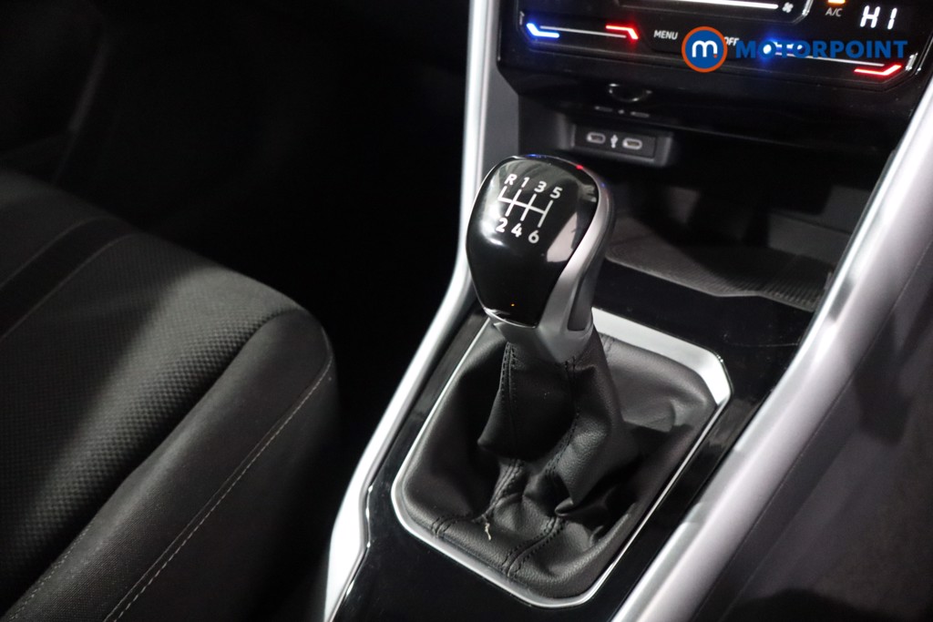 Volkswagen T-Roc Life Manual Petrol SUV - Stock Number (1620963) - 21st supplementary image