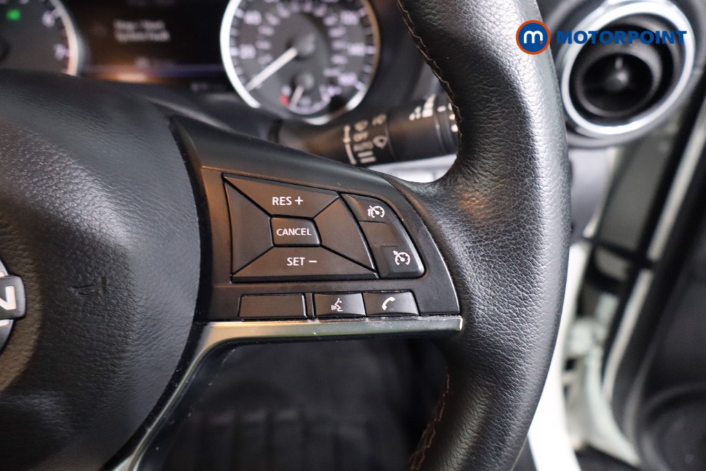 Nissan Juke N-Connecta Manual Petrol SUV - Stock Number (1623100) - 8th supplementary image