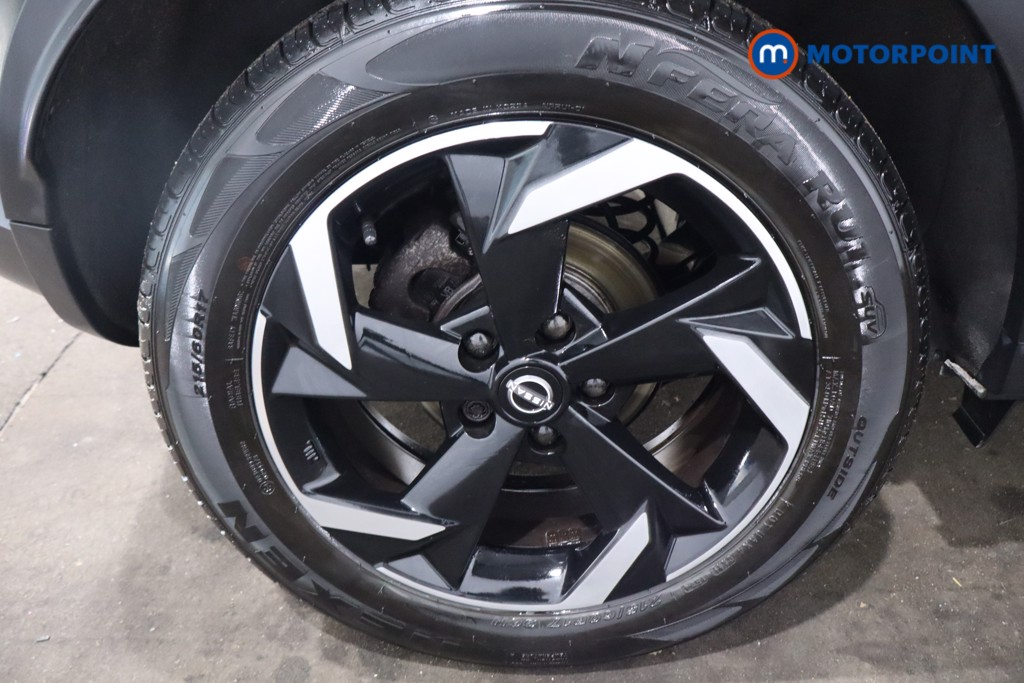 Nissan Juke N-Connecta Manual Petrol SUV - Stock Number (1623100) - 9th supplementary image